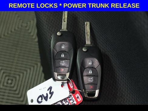 Used 2017 Chevrolet Cruze LT FWD image 5