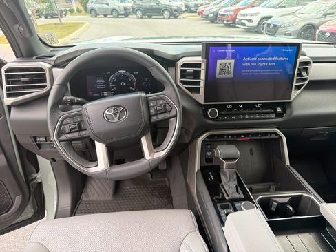 Used 2025 Toyota Tundra Limited AWD/4WD image 25