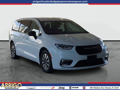 Certified 2024 Chrysler Pacifica Select