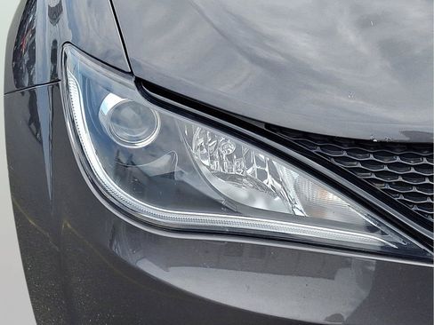 Used 2020 Chrysler Pacifica Limited w/ Advanced Safetytec Group FWD image 14