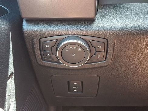 Used 2015 Ford F150 XLT w/ Equipment Group 302A Luxury AWD/4WD image 23