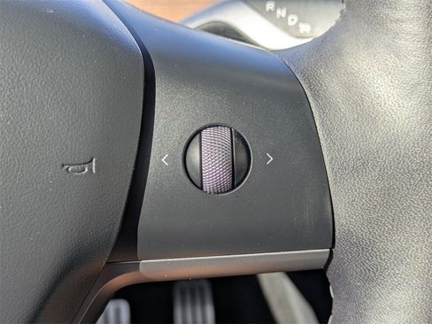 Used 2022 Tesla Model Y Performance image 29