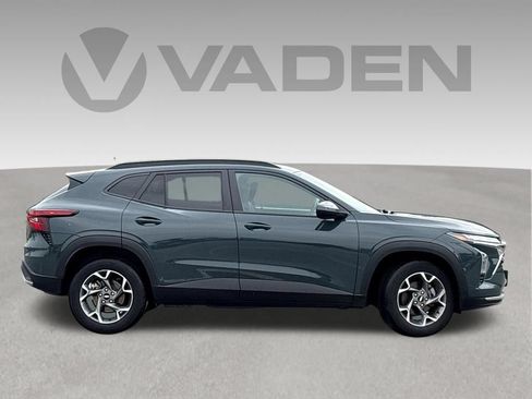 Used 2025 Chevrolet Trax LT FWD image 21