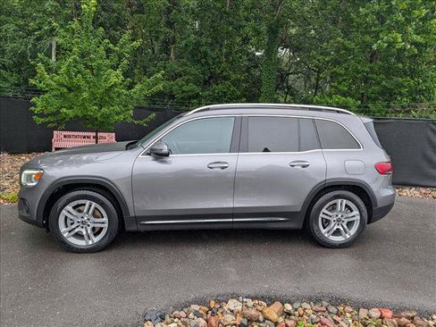 Used 2021 Mercedes-Benz GLB 250 4MATIC image 2