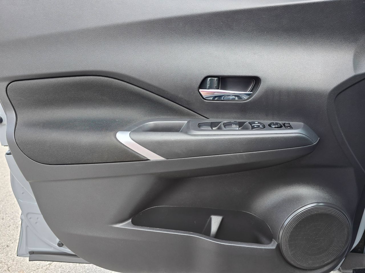 Used 2024 Nissan Kicks SV FWD image 13