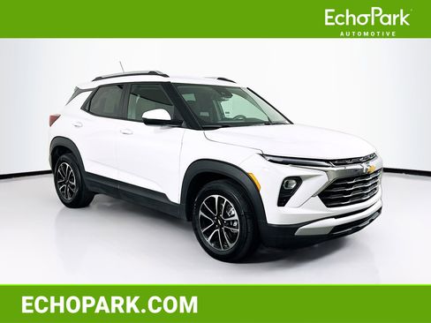 Used 2025 Chevrolet TrailBlazer LT FWD image 1