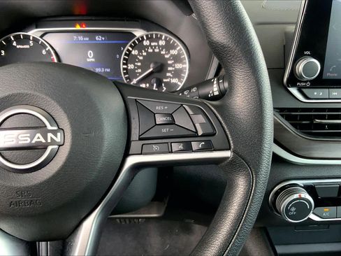 Used 2024 Nissan Altima 2.5 SV image 25