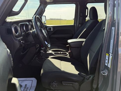 Used 2018 Jeep Wrangler Unlimited Sahara AWD/4WD image 17