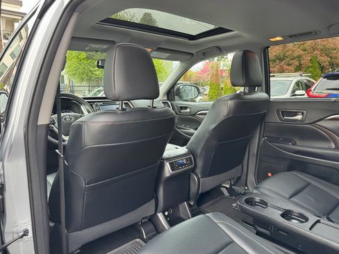 Used 2015 Toyota Highlander Limited w/ Driver Technology Package image 14