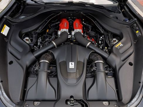 Used 2022 Ferrari Roma RWD image 12