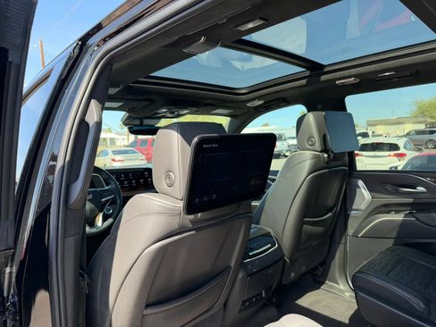 Used 2023 Cadillac Escalade Sport Platinum w/ LPO, ONYX Package AWD/4WD image 19