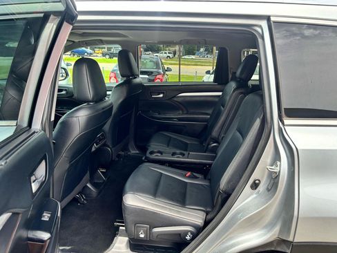 Used 2019 Toyota Highlander XLE FWD image 37