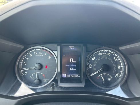 Used 2017 Toyota Tacoma TRD Sport w/ Exterior Package AWD/4WD image 18