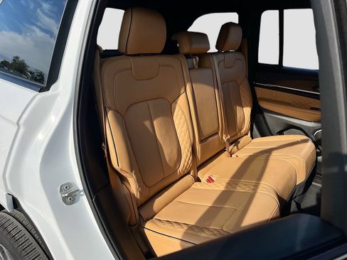 Used 2024 Jeep Grand Cherokee Summit AWD/4WD image 29