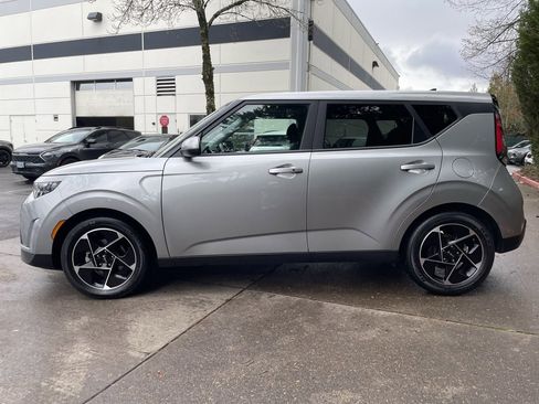 Certified 2023 Kia Soul EX image 9
