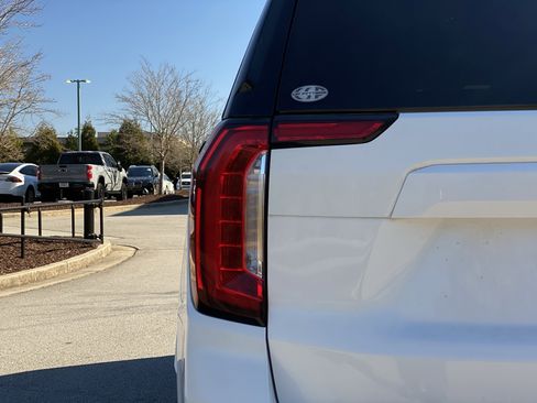 Used 2023 GMC Yukon SLT image 43