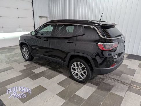 Used 2023 Jeep Compass Latitude AWD/4WD image 2