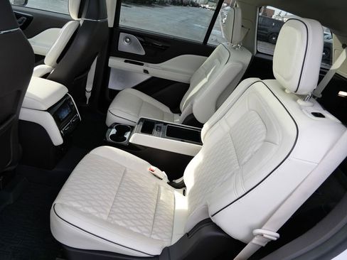 Used 2023 Lincoln Aviator Black Label w/ Dynamic Handling Package image 11