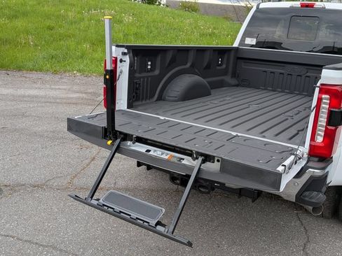 New 2026 Ford F350 XLT w/ XLT Premium Package AWD/4WD image 7