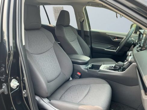 Used 2022 Toyota RAV4 XLE AWD/4WD image 16