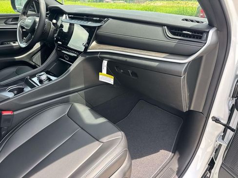 New 2026 Jeep Grand Cherokee Limited RWD image 33