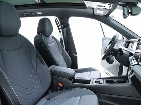 New 2026 Volkswagen Tiguan SE R-Line image 36