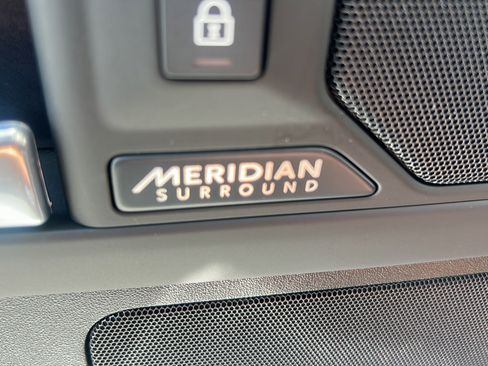 Used 2025 Land Rover Defender 130 X-Dynamic SE AWD/4WD image 22