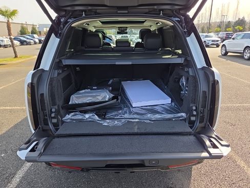 New 2026 Land Rover Range Rover Long Wheelbase SE image 16