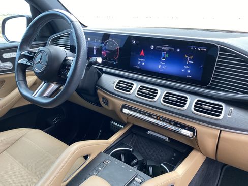 Used 2024 Mercedes-Benz GLS 450 4MATIC image 12
