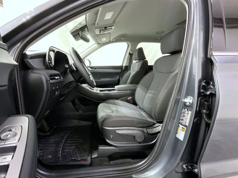 Certified 2025 Hyundai Palisade SE image 10
