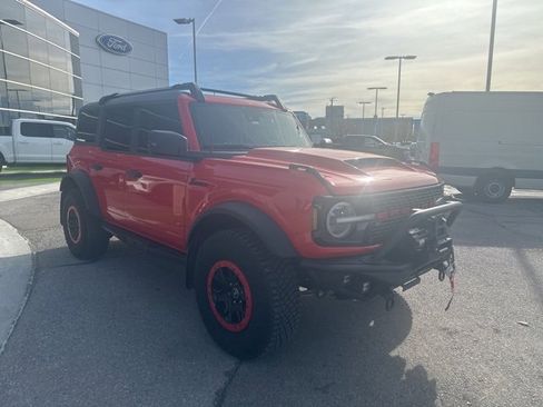 Used 2023 Ford Bronco Wildtrak image 3