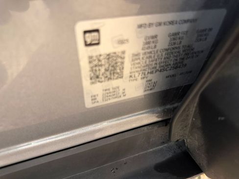 Used 2025 Chevrolet Trax LT FWD image 28