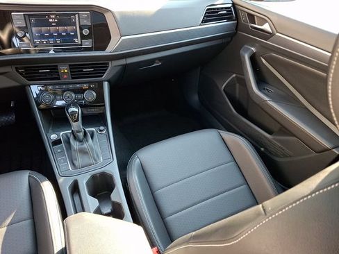 Certified 2023 Volkswagen Jetta SE w/ Panoramic Sunroof Package FWD image 16