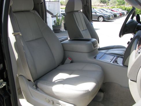 Used 2007 Chevrolet Suburban LTZ w/ LTZ Preferred Equipment Group image 18