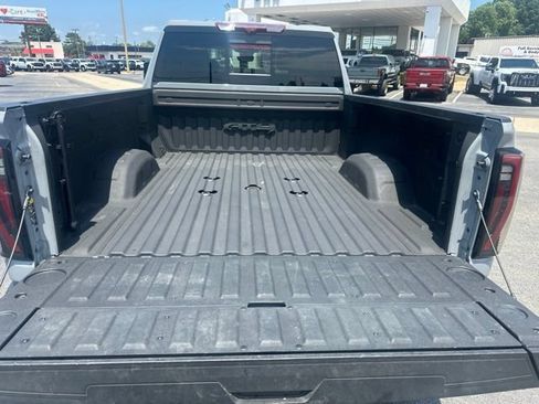 Used 2024 GMC Sierra 2500 AT4 w/ AT4 Premium Plus Package AWD/4WD image 10