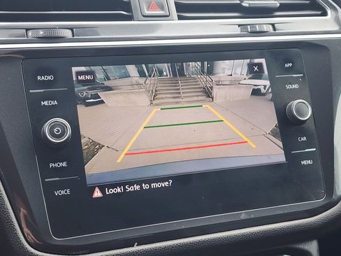 Used 2018 Volkswagen Tiguan SE image 19