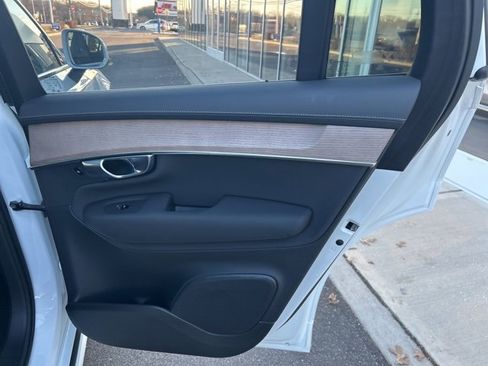Used 2025 Volvo XC90 B6 Plus image 12