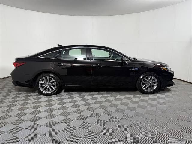 Used 2019 Toyota Avalon XLE w/ Moonroof Package FWD image 4
