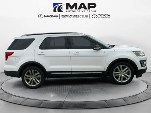 Used 2017 Ford Explorer XLT w/ Equipment Group 202A FWD image 3