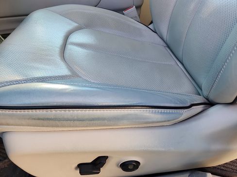 Used 2021 Chrysler Pacifica Limited w/ Uconnect Theater Family Group image 23