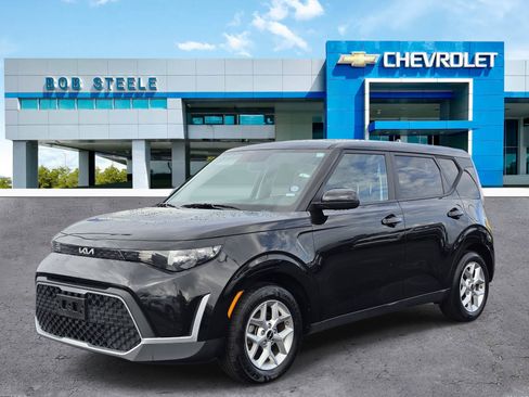 Used 2024 Kia Soul LX w/ Option Group 015 FWD image 2