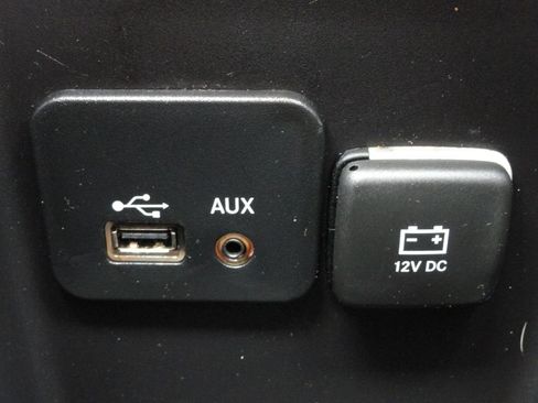 Used 2015 Chrysler 200 Limited image 15