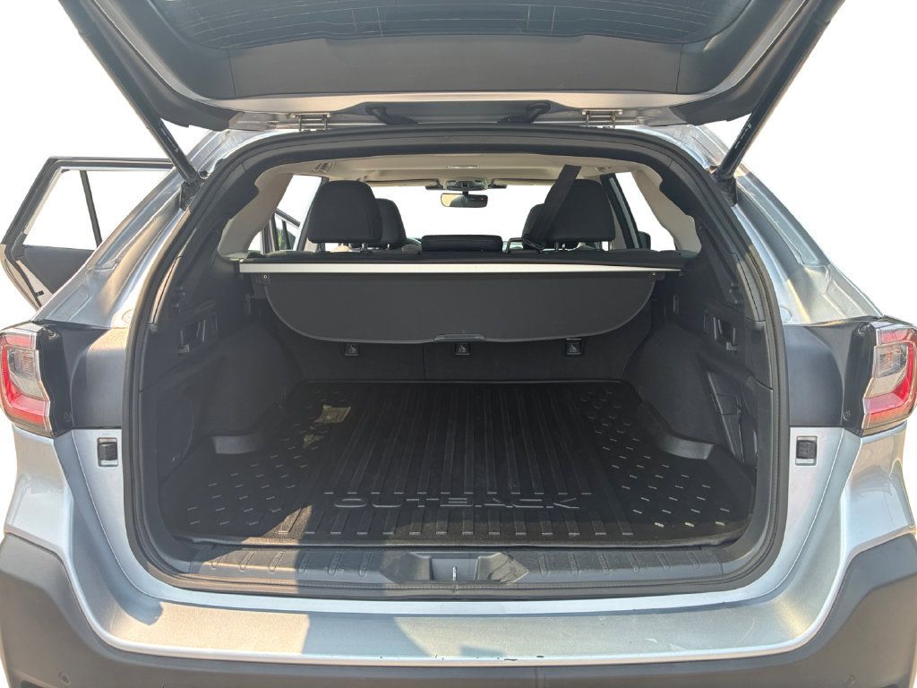 Used 2025 Subaru Outback Onyx Edition AWD/4WD image 28
