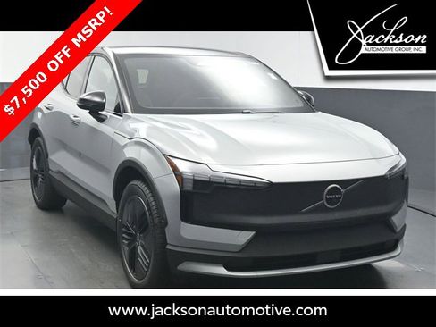 Used 2026 Volvo EX30 Cross Country Ultra image 2