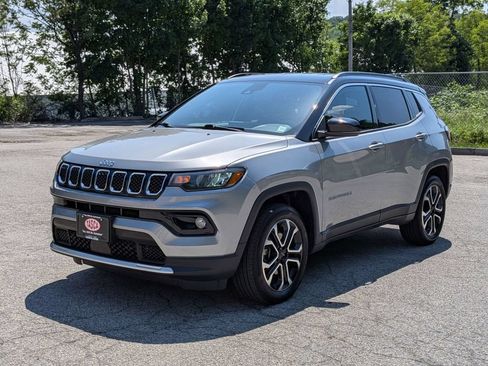 Used 2023 Jeep Compass Limited AWD/4WD image 9