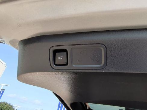 Certified 2024 Ford Expedition XLT RWD image 18