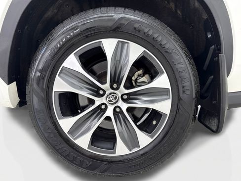 Used 2021 Toyota Highlander XLE FWD image 54