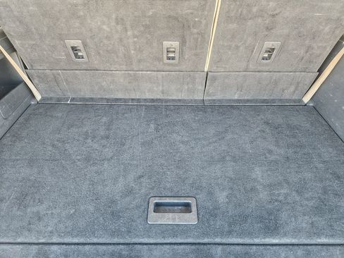 Used 2023 Ford Expedition Max XLT image 33