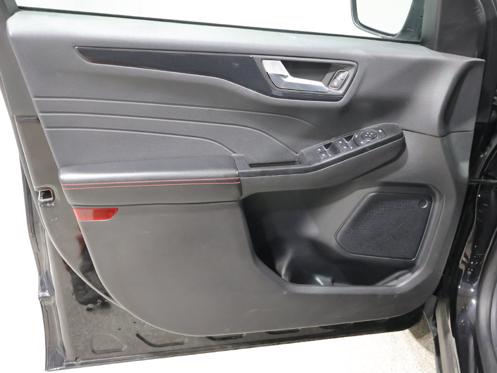 Used 2025 Ford Escape ST-Line AWD/4WD image 13