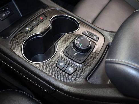 Certified 2023 GMC Acadia SLT w/ Elevation Edition image 23